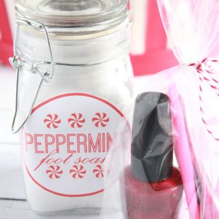 Put together this peppermint pedicure gift set for the people in your life that can use a little pampering! Foot soak recipe and printable tags included.