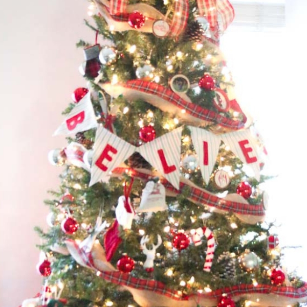 How to Decorate a Rustic Christmas Tree